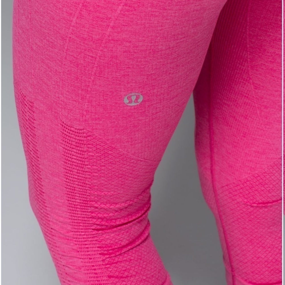 Lululemon Free To Flow Crop 17” Legging Magenta Sz 4 - Picture 4 of 12